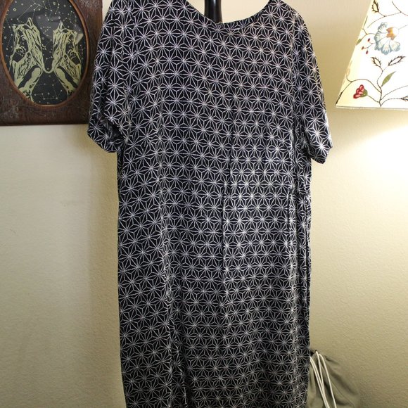 HM Black Geometric Shift Dress - Picture 4 of 8